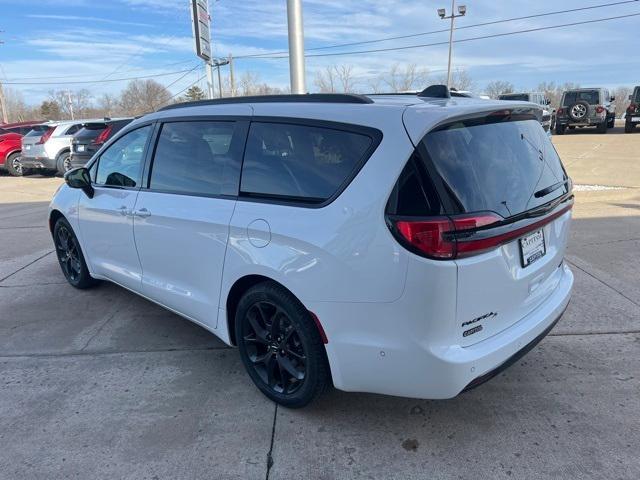 new 2024 Chrysler Pacifica car, priced at $51,393