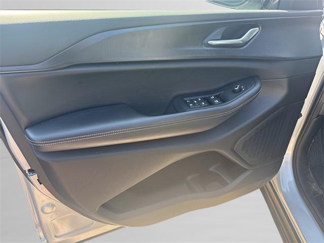 used 2024 Jeep Grand Cherokee car, priced at $27,107