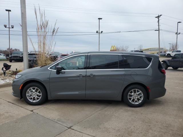 new 2025 Chrysler Pacifica car, priced at $41,915