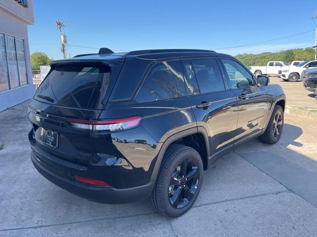 new 2025 Jeep Grand Cherokee car, priced at $43,015