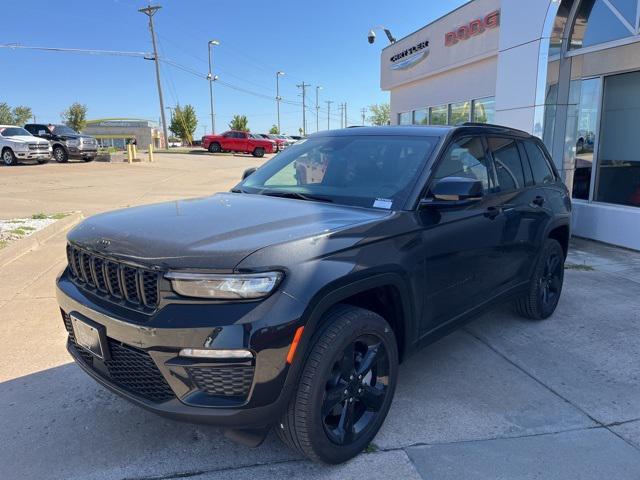 new 2025 Jeep Grand Cherokee car, priced at $43,015