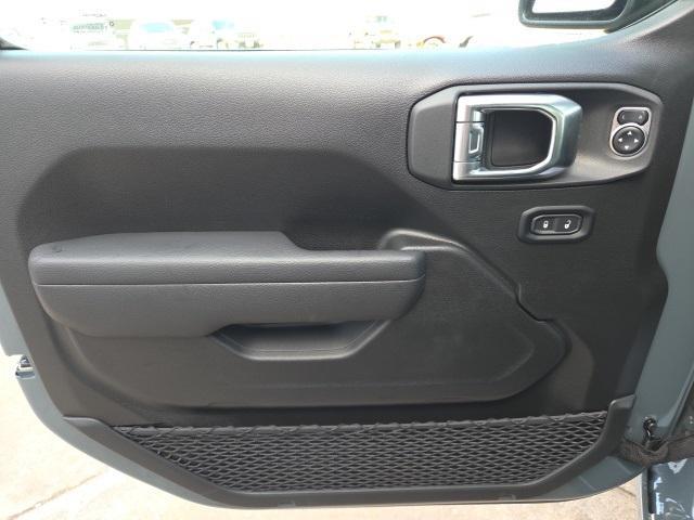 new 2025 Jeep Wrangler car, priced at $45,027
