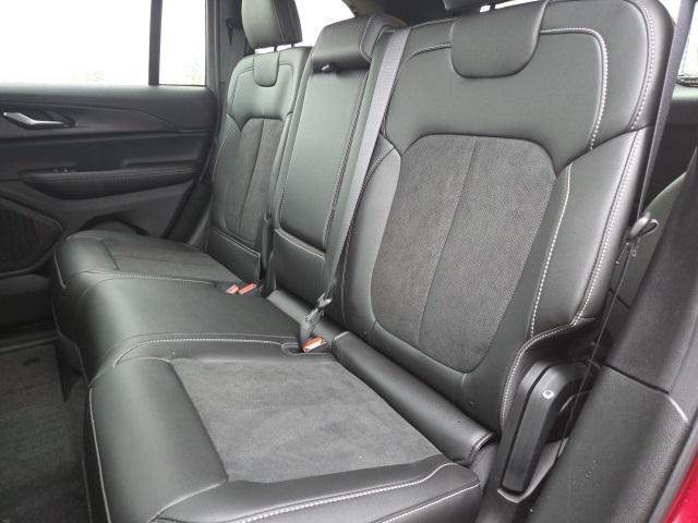 new 2025 Jeep Grand Cherokee car, priced at $38,875