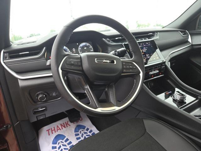 new 2025 Jeep Grand Cherokee car, priced at $38,875