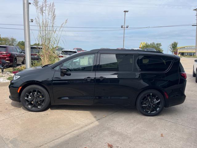 new 2024 Chrysler Pacifica car, priced at $38,440