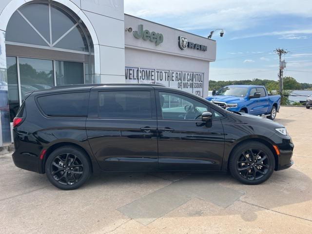 new 2024 Chrysler Pacifica car, priced at $38,440