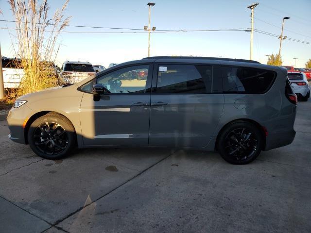 new 2025 Chrysler Pacifica car, priced at $48,365