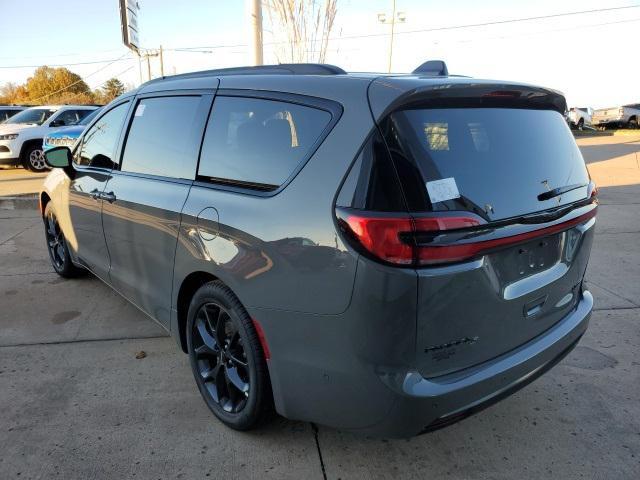 new 2025 Chrysler Pacifica car, priced at $48,365