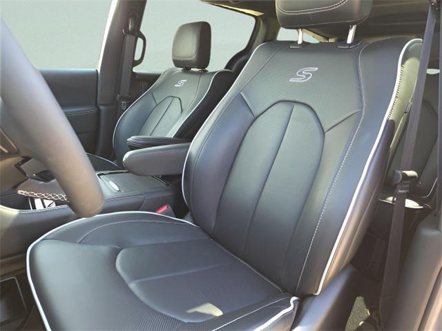 new 2025 Chrysler Pacifica car, priced at $44,115