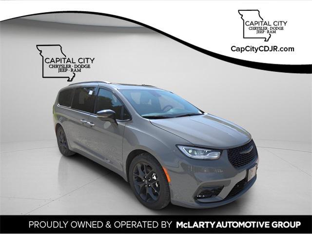 new 2025 Chrysler Pacifica car, priced at $44,999