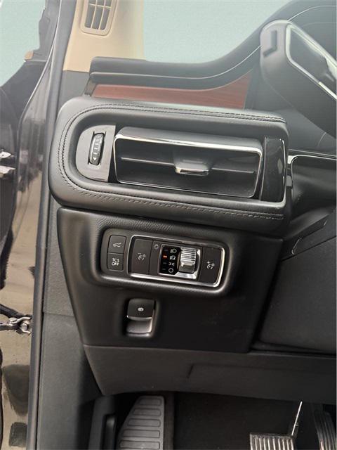 used 2021 Lincoln Nautilus car, priced at $23,579