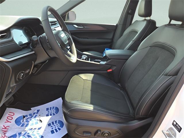 new 2025 Jeep Grand Cherokee car, priced at $39,885