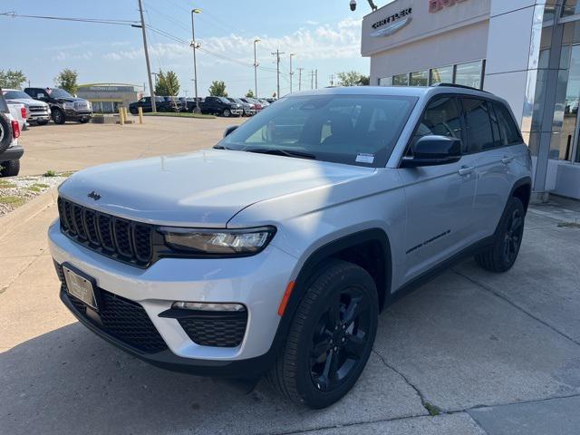 new 2025 Jeep Grand Cherokee car, priced at $48,030