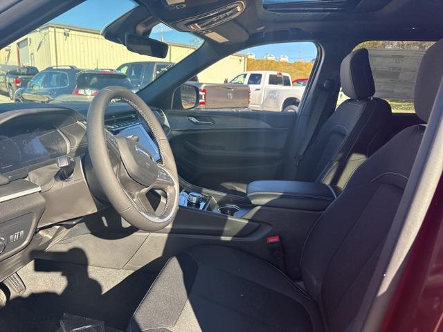 new 2025 Jeep Grand Cherokee car, priced at $45,390
