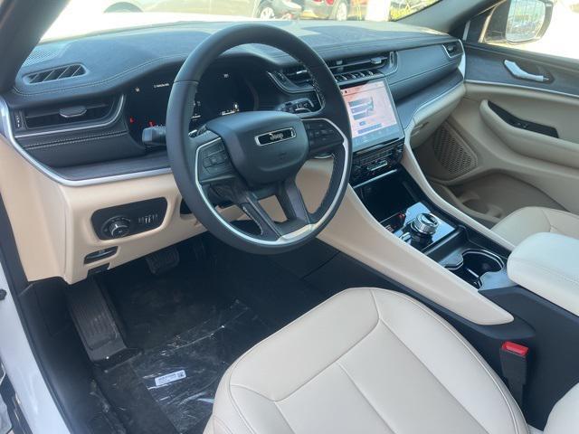 new 2025 Jeep Grand Cherokee car, priced at $45,935