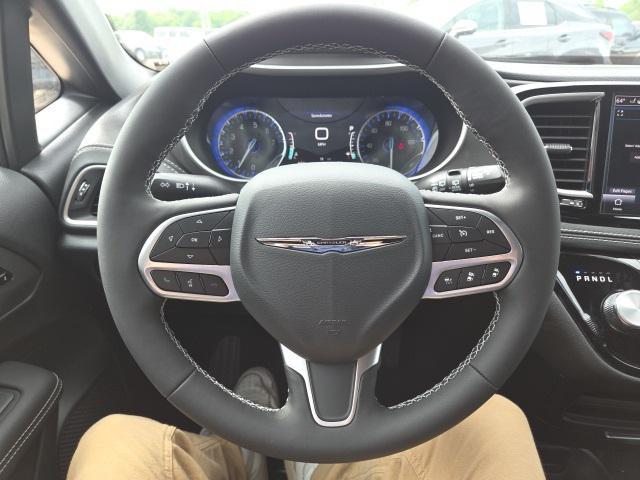 new 2025 Chrysler Pacifica car, priced at $38,725