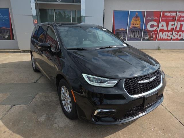 new 2025 Chrysler Pacifica car, priced at $38,725