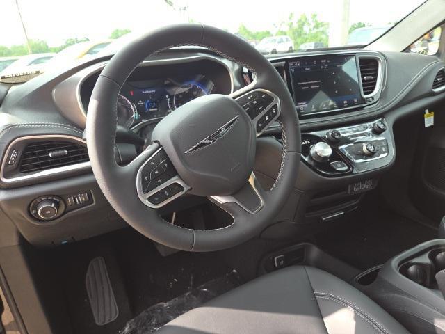 new 2025 Chrysler Pacifica car, priced at $38,725