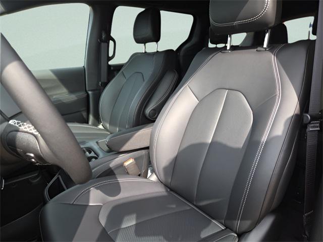 new 2025 Chrysler Pacifica car, priced at $38,725
