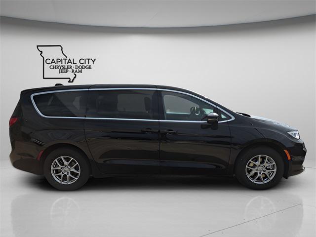 new 2025 Chrysler Pacifica car, priced at $38,725