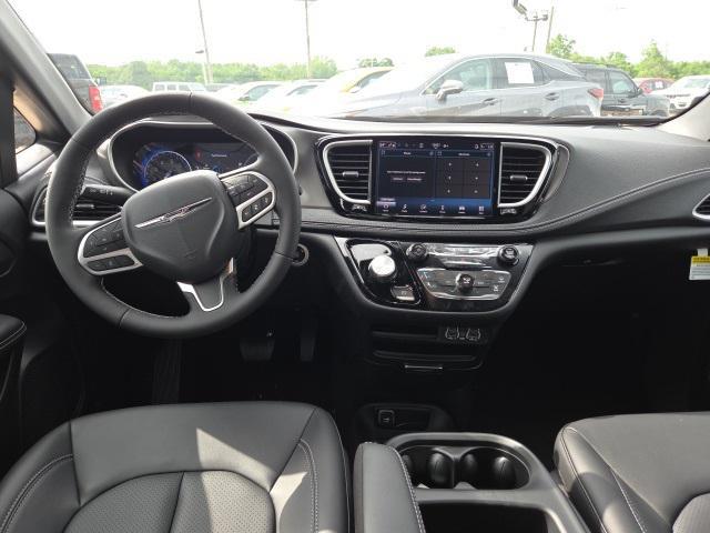 new 2025 Chrysler Pacifica car, priced at $38,725
