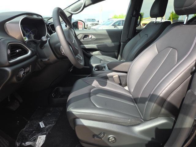 new 2025 Chrysler Pacifica car, priced at $38,725