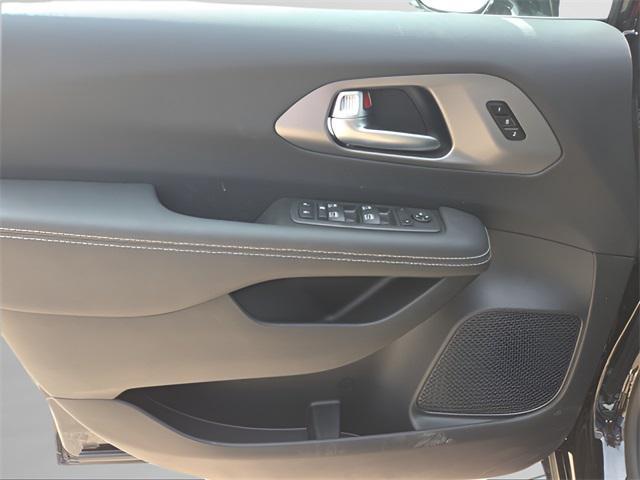 new 2025 Chrysler Pacifica car, priced at $38,725