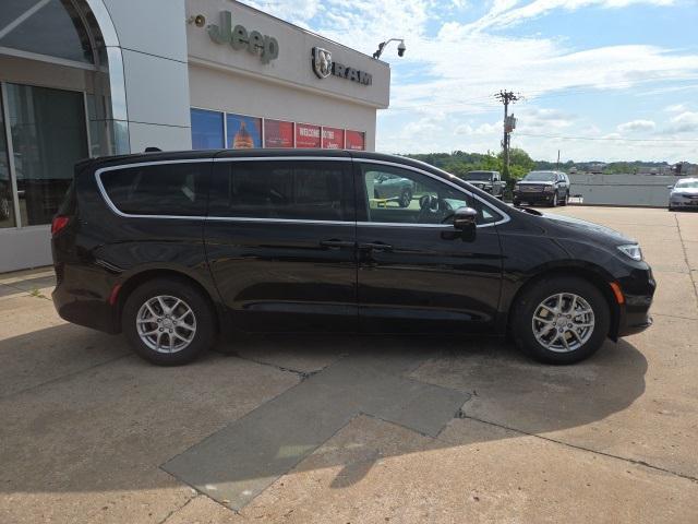 new 2025 Chrysler Pacifica car, priced at $38,725
