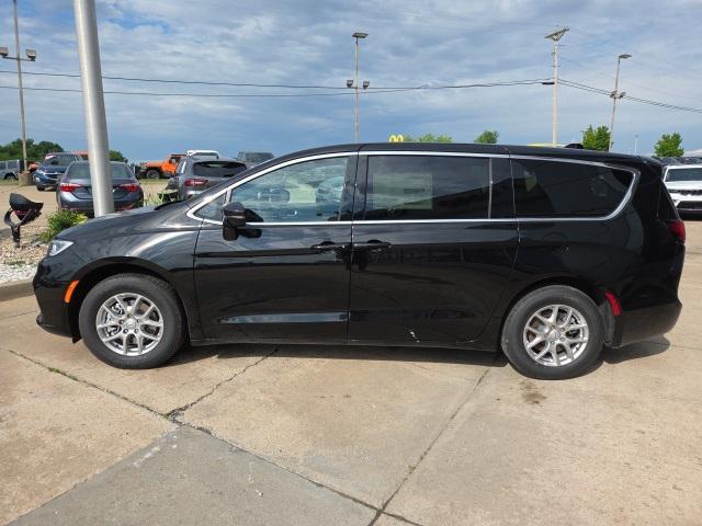 new 2025 Chrysler Pacifica car, priced at $38,725