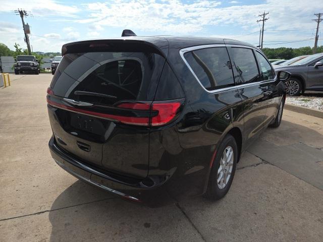 new 2025 Chrysler Pacifica car, priced at $38,725
