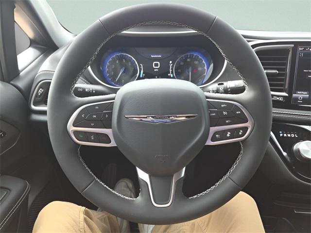 new 2025 Chrysler Pacifica car, priced at $38,725
