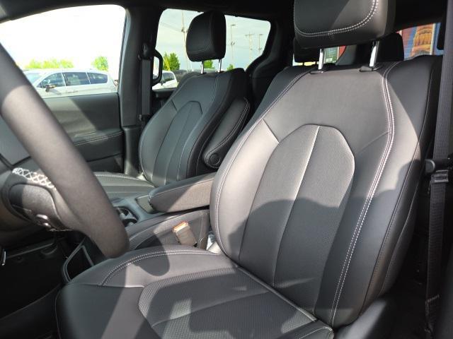 new 2025 Chrysler Pacifica car, priced at $38,725
