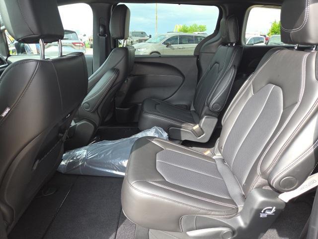 new 2025 Chrysler Pacifica car, priced at $38,725