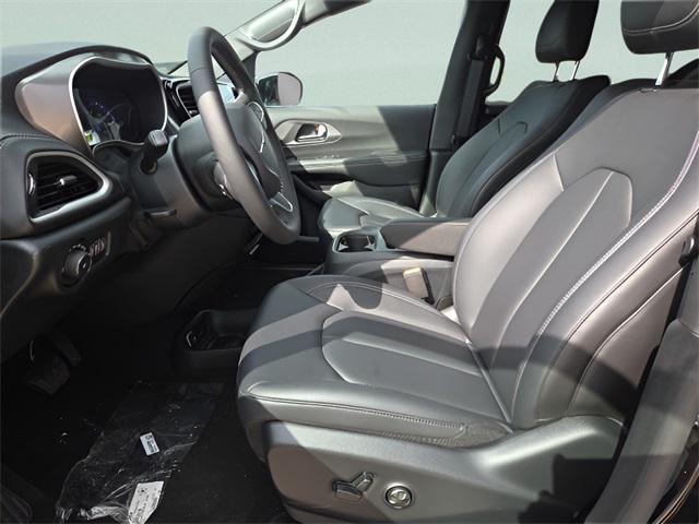 new 2025 Chrysler Pacifica car, priced at $38,725