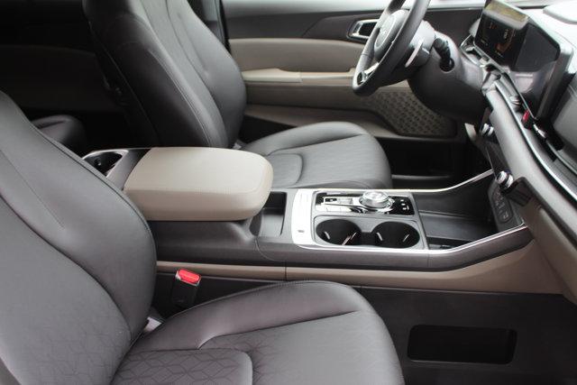 used 2025 Kia Carnival Hybrid car, priced at $41,000