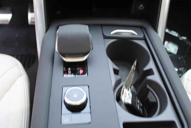 new 2025 Land Rover Discovery car