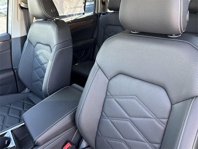 new 2025 Volkswagen Atlas car, priced at $41,699