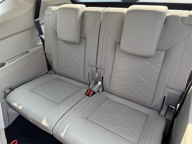 new 2025 Volkswagen Atlas car, priced at $35,999