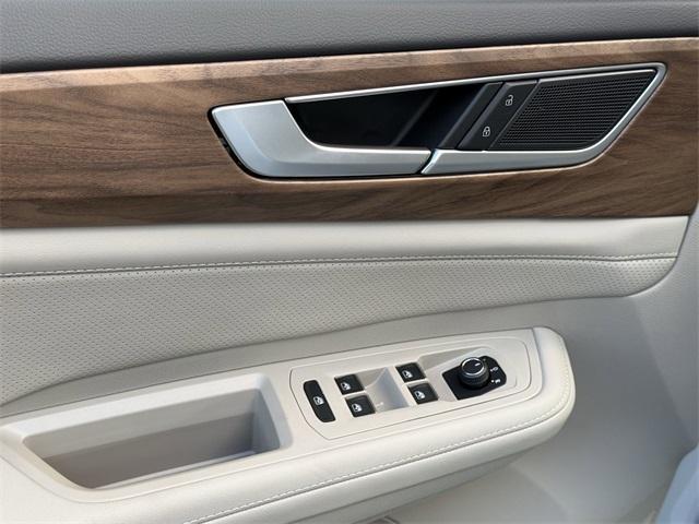 new 2026 Volkswagen Atlas car, priced at $39,999