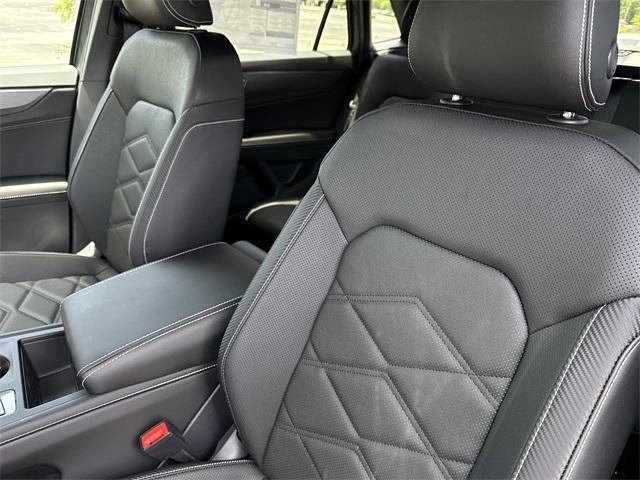 new 2025 Volkswagen Atlas Cross Sport car, priced at $35,749