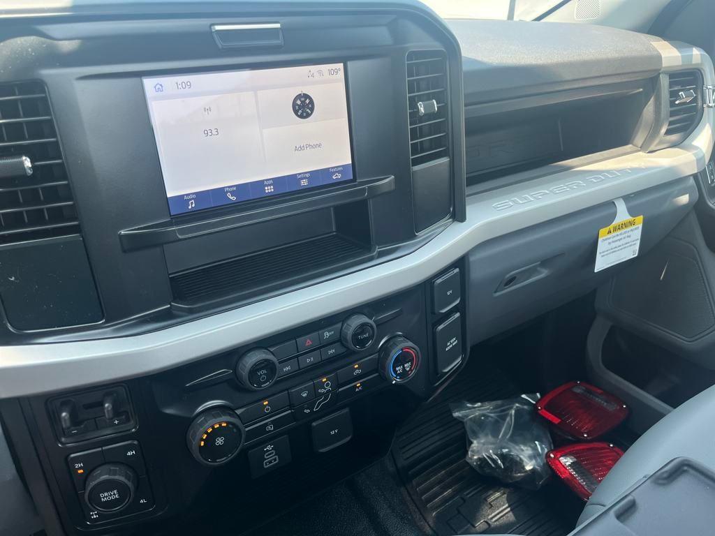 new 2025 Ford F-250 car, priced at $65,294