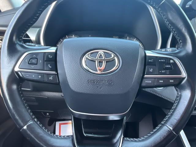 used 2020 Toyota Highlander car, priced at $24,950