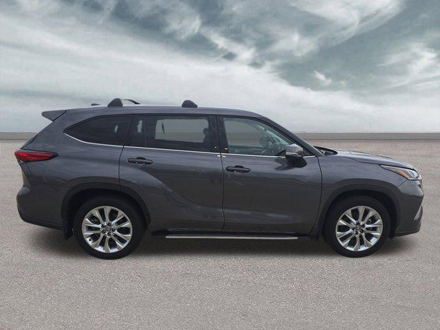 used 2023 Toyota Highlander Hybrid car, priced at $44,999