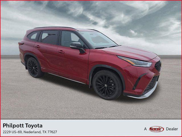 used 2024 Toyota Highlander car, priced at $42,999