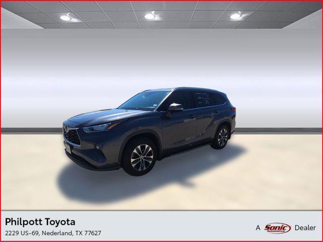 used 2020 Toyota Highlander car, priced at $22,496