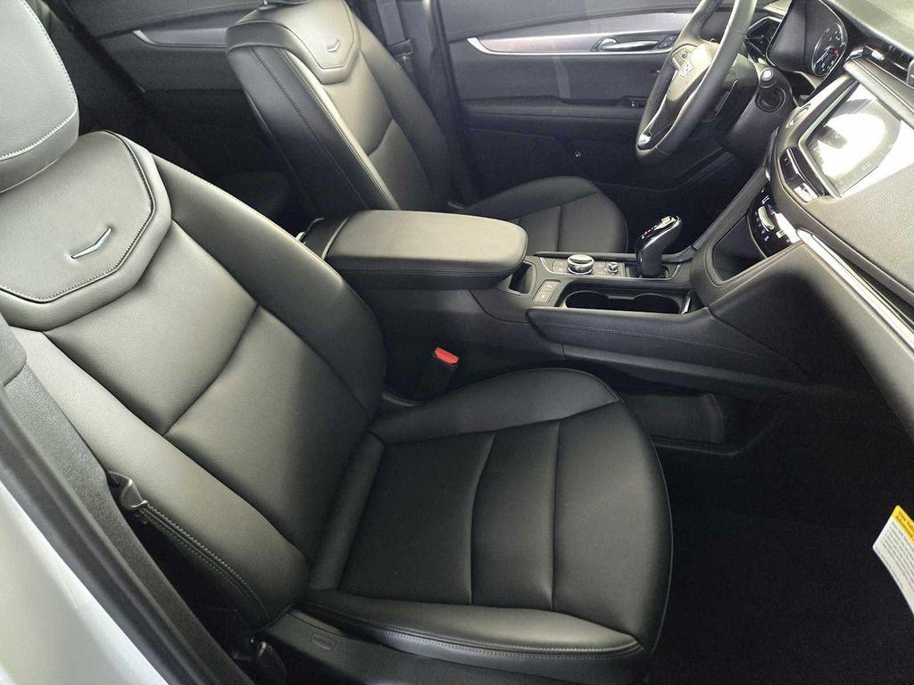 new 2025 Cadillac XT6 car, priced at $52,360
