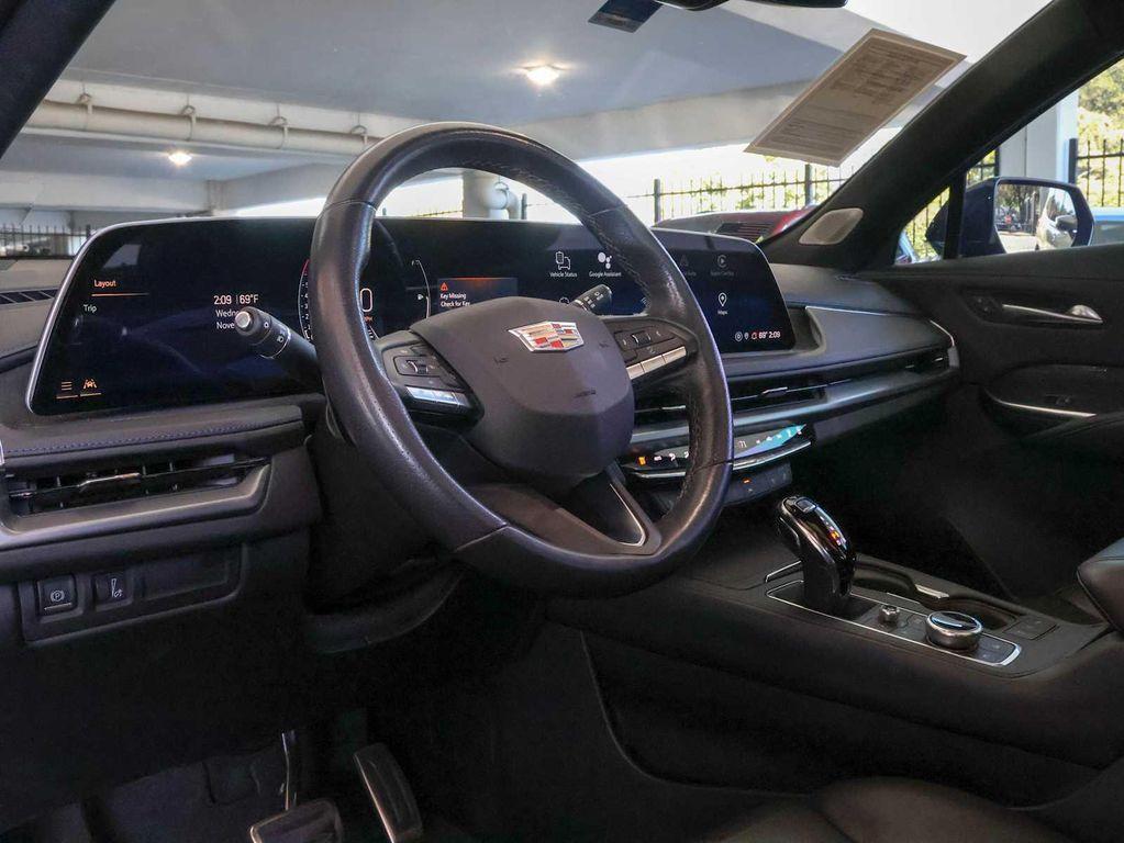 used 2024 Cadillac XT4 car, priced at $35,889