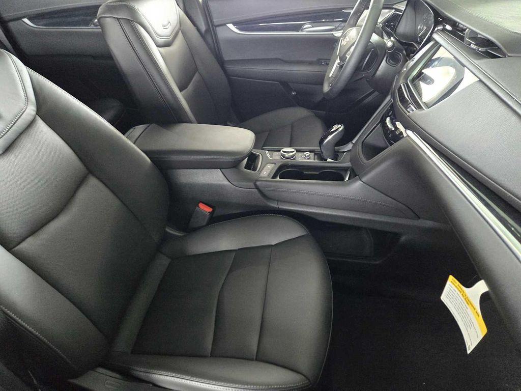 new 2025 Cadillac XT5 car, priced at $54,990