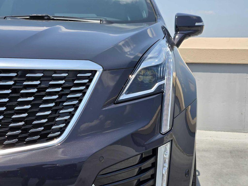 new 2025 Cadillac XT5 car, priced at $54,990
