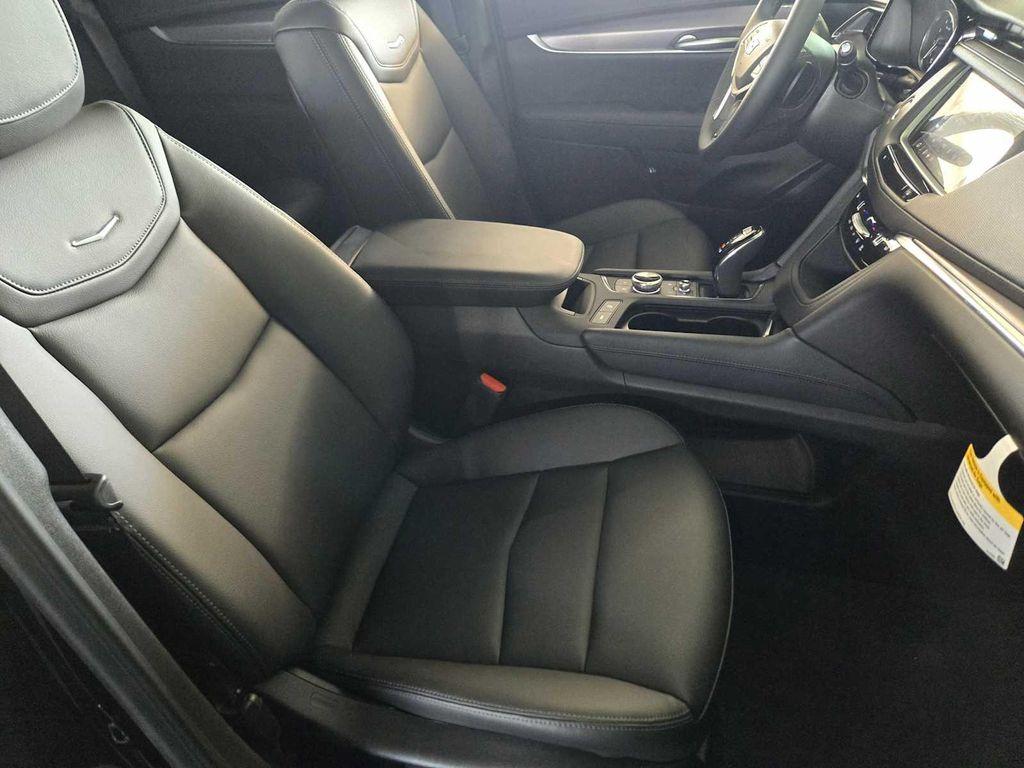 new 2025 Cadillac XT5 car, priced at $47,315